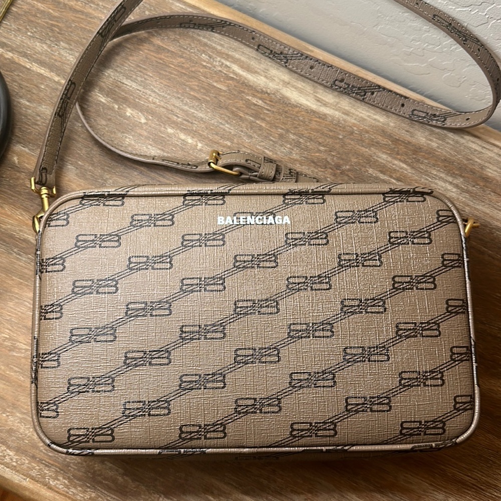 Balenciaga Signature Crossbody Handbag NWOT